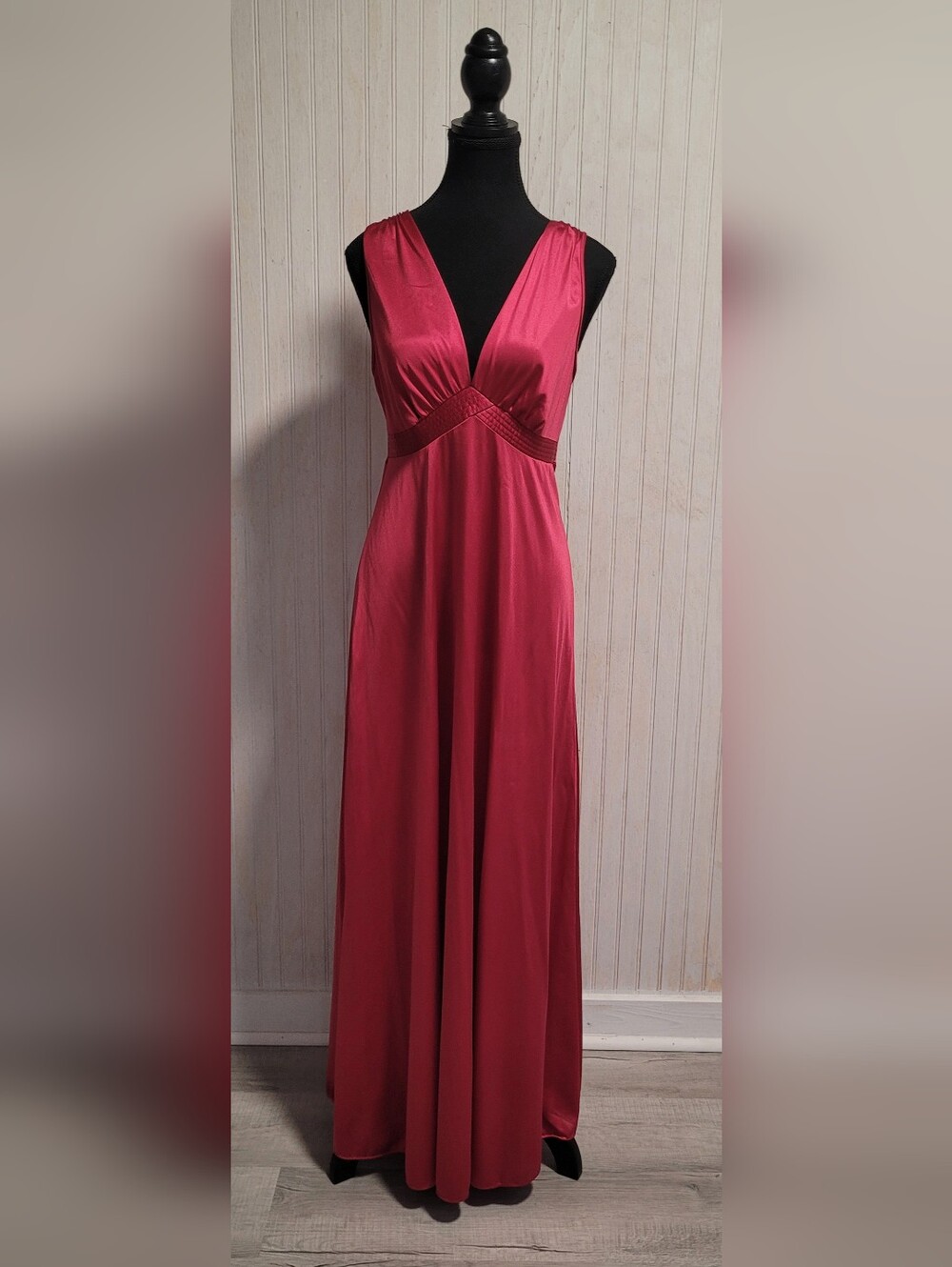 Vintage Vanity Fair 70s Antron III Deep Red Maxi Nightgown Size S